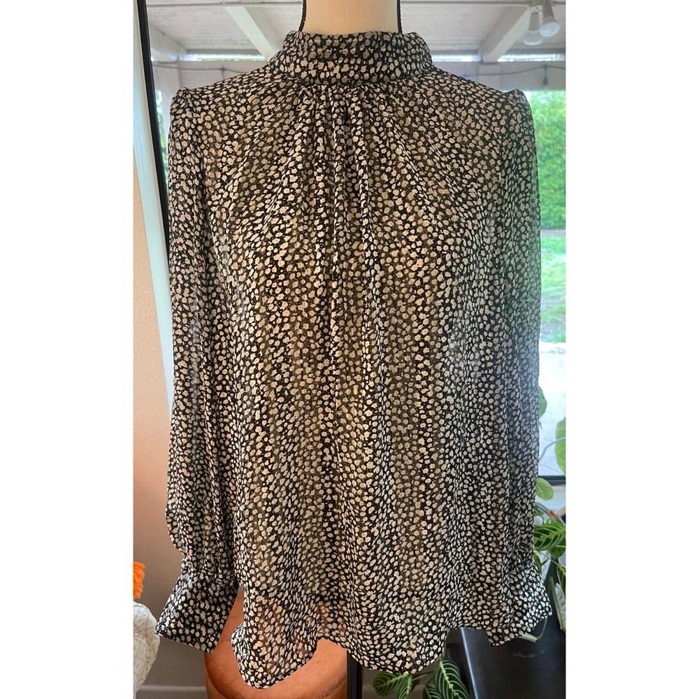 Women's Black and White floral print blouse BNWT